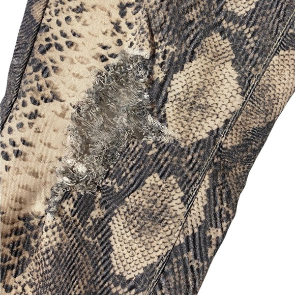Python Print Skinny Jeans - Picture 12 of 14